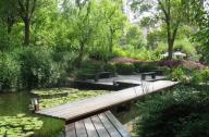 植物配置標(biāo)準(zhǔn)：“先高后低，先內(nèi)后外”